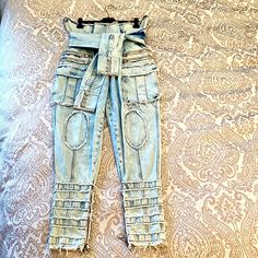 New Runway Balmain's Ultra High-Waisted Jeans. One Of A Kind! French Size 38 (Fits Big) Redesign Clothes, Ultra High Waisted Jeans, Diy Clothes Accessories, 2024 Runway, Chill Style, Balmain Jeans, Fashion Diva, Stylish Women Fashion, Jeans Logo