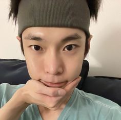 Doyoung Bread Pose, Nct Yuta, Beauty Skin Care Routine, Cute Poses, Korean Singer