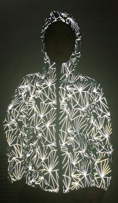 make a cool reflective pattern on the whole hoody...really cool! Reflective Clothes, Smart Textiles, Health Goth, Reflective Fabric, Technology Gifts, Reflective Jacket, China Products, Safety Vest, Safety Clothing