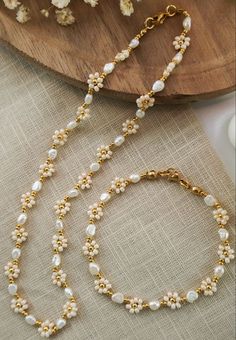 Daisy Flower Bracelet, قلادات متدلية, Anting Manik, Bracelet Pearl, Bracelet Dainty