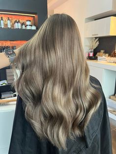 Cool Blonde Hair Colour, Natural Balayage, Cool Blonde Hair, Cool Blonde, Brown Balayage, Color Melting, Colored Highlights, Super Natural, Medium Length Hair Cuts