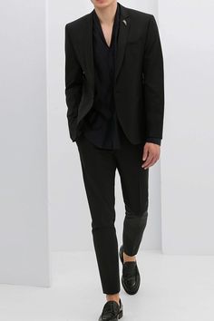 Outfit Jas Pria, All Black Blazer Outfit, Black Blazer Outfit Men, Outfit Cowok, Black Blazer Men, Black Outfit Men, Suits Korean, Blazer Outfits Men, Black Suit Men