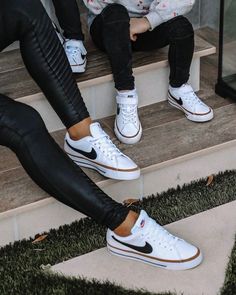 Court Outfit, White Shoes Outfit, Nike Sneakers Outfit, Fitness Shoes, Nike Kicks, Matching Pairs, Tennis Shoes Outfit, White Nike Shoes, Nike Shoes Outfits