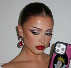 Colorful Make Up, Coca Cola Makeup, Lady Gaga Makeup, Crease Eyeshadow, Maquillage On Fleek, Cut Crease Eyeshadow, Learn Makeup, Unique Makeup