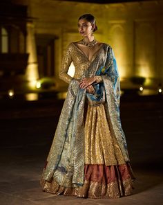 Gota Patti Embroidery, Seema Gujral, Gold Lehenga, Nikkah Dress, Gaun Fashion, Organza Dupatta, Embroidered Skirt, Indian Fashion Designers, Chaniya Choli