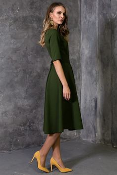 Dark green dress with circle skirts ➤ Features > dress length: 103 cm / 40,5'' - 107 cm / 42,1'' > mid sleeves > rounded neckline > circle skirts ➤ Sizing My Size Guide in FAQ section below will help you define the perfect size match. The item can also be made according to your measurements - just message them to me. ➤ Delivery Your item is made-to-order and will be ready within 2-7 days. Average delivery times: > North America: up to 1-2 weeks > New Zealand, Australia: up to 2 Green Bridesmaid Dress Plus Size, Form-fitting Dark Green Dress For Wedding, Dark Green Fitted Dress For Formal Occasions, Fitted Dark Green Dress For Wedding, Fitted Dark Green Wedding Dress, Dark Green Fitted Formal Dress, Elegant Green Midi Dress With Short Sleeves, Fitted Midi-length Bridesmaid Dress For Spring, Spring Fitted Midi Bridesmaid Dress