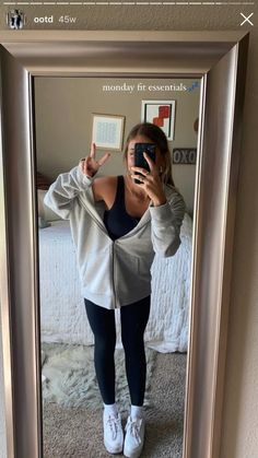 Cozy Leggings Outfit Lazy Days, Gray Zip Up Jacket Outfit, Outfit Ideas Zip Up Hoodie, Navy Legging Outfits, Grey Zip Up Jacket Outfit, Grey Zip Up Hoodie Outfit Leggings, Cute Comfy Winter Outfits Lazy Days, White Zipper Hoodie Outfit, Leggings And Zip Up Hoodie Outfit