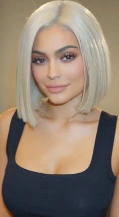 Kylie Jenner Short Hair, Platinum Blonde Bobs, Kylie Jenner Hair, Blonde Haircuts, Fesyen Rambut, Lob Hairstyle, Hair 2018