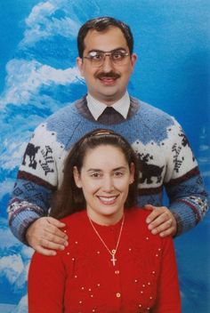 Ugly Sweater Awkward Family Photos Christmas, Awkward Family Portraits, Funny Family Christmas Photos, Awkward Family Christmas, Funny Engagement Photos, Funny Family Photos, Friend Anniversary, Awkward Photos, Xmas Photos