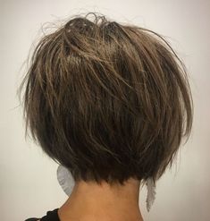 Haircut Layered Medium, Haircut Layered, Medium Highlights, Thick Hair Cuts, Best Short Haircuts, Coarse Hair, Short Bob Haircuts