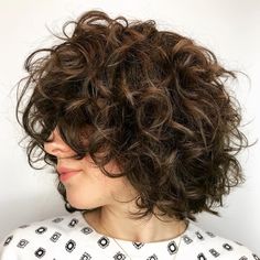 Wavy Peek-a-Boo Bob with Bangs Wavy Layered Haircuts, Curly Brunette, Layered Curly Haircuts, Layered Curls, Medium Length Curly Hair, Brunette Bob, Wavy Curls