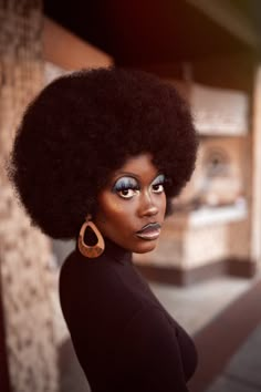 Black Women In The 70s, Women In The 70s, 70’s Hairstyles, 70s Outfits Black Women, 1970s Makeup, Disco Glam