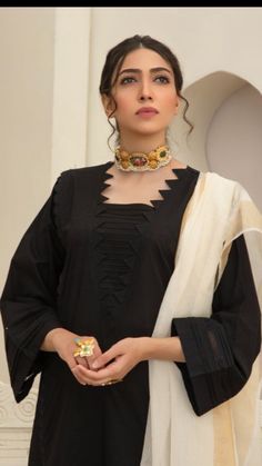 Black Kurta, Nikkah Dress, Designer Kurti Patterns, Neck Designs For Suits, Pakistani Fashion Casual, Pakistani Dresses Casual, Pakistani Fashion Party Wear, Kurta Neck Design, Salwar Kamiz