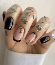 Square Witchy Nails, October Manicure, Short Witchy Nails, Witchy Halloween Nails, Witchy Nail Designs, Ongles Beiges, Candy Corn Nails, Black Halloween Nails, Festive Nails