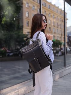 Exciting news! Our popular backpack is back 🤗 with a fresh new design this year. Check out the revamped style and upgrade your adventures now! Meet the CATALIN leather backpack, seamlessly blending comfort and style. Boasting a spacious design and meticulous details, this backpack effortlessly merges practicality with fashion. 🎒 Features: - 1 main compartment for your essentials. - 1 front external pocket with a convenient magnet closure. - 1 back external pocket secured with a zipper. - 1 int Backpack Ideas, Popular Backpacks, Travel Chic, White Backpack, Backpack Tote, Leather Laptop Backpack, Stylish Backpack, Minimalist Backpack, Laptop Bag For Women