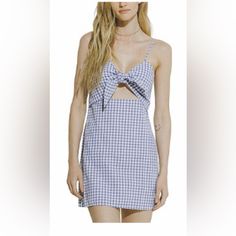 Size M Summer V-neck Mini Dress For Picnic, Chic Mini Sundress For Picnics, Casual Summer Mini Dress For Picnic, Chic Mini Length Sundress For Picnic, Chic Mini Sundress For Picnic, Light Blue Summer Mini Dress With Tie Back, Light Blue Tie Back Mini Dress For Beach, Spring Beach Dress In Gingham, Spring Beach Gingham Dresses