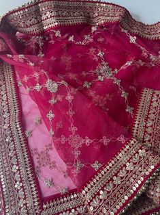 Bridal Dupatta Designs, Duppattas Designs Ideas, Simple Saree Designs, Bridal Dupatta, Desi Wedding Dresses, Indian Bride Outfits, Latest Bridal Dresses, Fancy Sarees Party Wear, Indian Saree Blouses Designs