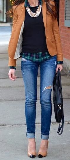 wear to work: distressed denim, tartan, leather, pumps, pearls London Street Fashion, Thanksgiving Dinner Outfit, Ripped Jeans Outfit, Mode Tips, Mode Jeans, Bohol, Style Inspiration Winter, Stil Inspiration, Outfit Trends