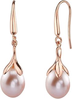 A beautiful pair of 9mm Pink drop-shape Freshwater pearl earrings with gorgeous rose gold plated mountings. All pearl earrings come packaged in a beautiful pearl jewelry box. These earrings are approximately 1 1/4 inch in height including the pearl. Olive Earrings, Pearl Rose, Freshwater Pearl Earrings, Freshwater Pearls Earrings, Classy Jewelry, Pearl Types, Pearl Jewellery Earrings, The Pearl, Chain Pendants