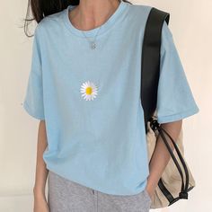 blue daisy embroidery t-shirt boogzel apparel Summer Grunge Outfits, Aesthetic Soft Girl, Grunge Looks, Summer Grunge, Aesthetic Clothing Stores, Tokyo Street Fashion, Baby Tees Y2k, Pola Sulam