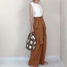 Portrait of a picture displaying Women's High Waist Cotton Linen Pants product. Pants With Belt, Utility Skirt, Cozy Pants, Chiffon Maxi Skirt, Cloth Belt, Cotton Linen Pants, Half Skirt, Korean Fashion Women, Clothing Details