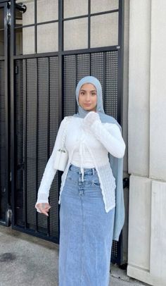 Hijabi Jean Skirt Outfits, Outfits With Long Skirts Black Women, Hijabi Jeans Skirt Outfits, Hijabi Denim Skirt Outfit, Denim Skirt Hijab Outfit, Hijabi Jeans Outfit, Jeans Skirt Outfit Hijab