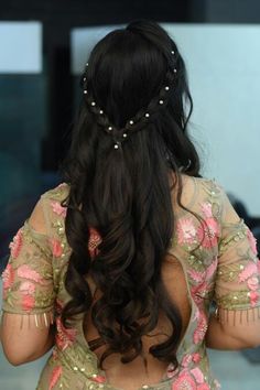 Engagement Hairstyles Indian, Girls Easy Hairstyles, Indian Party Hairstyles, Easy Girls Hairstyles, Engagement Hairstyle, Baby Mehndi, Bun Accessories, Girl Hair Drawing, Face Health