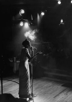 Paris Nightclub, Billy Holiday, Lena Horne, Woman Singing, Jazz Art, Billie Holiday, Jazz Musicians, Jazz Blues