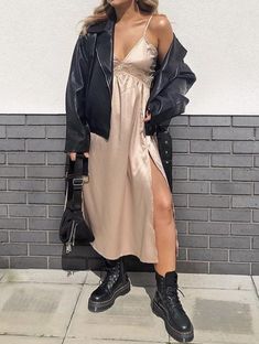 Satin Dress Outfit Casual, Streetwear Fashion Pants, Satin Dress Outfit, Slip Dress Outfit, First Date Outfits, Date Outfits, Leather Dresses, Satin Dress