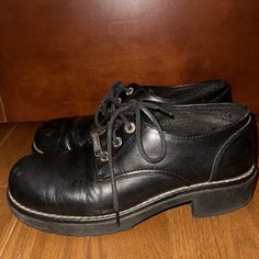 Vintage Women’s Harley Davidson Leather Loafers. Size 8.5. In Great Condition. Normal Wear And Creasing Can Be Found On Shoes. Silver Grommets. Silver Harley Davidson Emblem Charm On Each Front Of Shoes. Black Laces. Leather Sole. 100% Leather. 100% Authentic. Smoke And Pet Free Home. Contact Me For Any Questions Regarding This Item For Sale. Buyers Who Purchase 2 Or More Items From My Closet Will Receive A Special Discount! Bundle To Save! Happy Shopping! :) Harley Davidson Emblem, Harley Davidson Shoes, Shoes Silver, Vintage Women, Black Laces, Vintage Shoes, Shoes Black, Leather Loafers, On Shoes