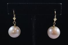 -Vintage 14k Gold Round Shape Natural Pink Edison Pearl Earring -Total length: 1.5 in -Pearl size: 16 mm -Total weight: 11.6 g -Tested 14k Classic Yellow Gold Earrings For Formal Occasions, Akoya Pearl Earrings For Evening, Classic Pearl Drop Jewelry, Timeless Pear-shaped Earrings For Formal Occasions, Timeless Pear-shaped Formal Earrings, Formal High Luster Pear-shaped Earrings, Formal Akoya Pearl Pear-shaped Earrings, Classic Hallmarked Akoya Pearl Jewelry, Formal Yellow Gold Earrings With High Luster