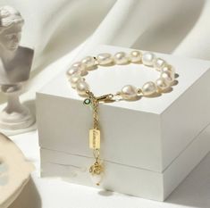 Name: Saint Denis Bracelet Material: Copper alloy plated with 14K gold + cubic zirconia + natural pearl Size: chain length is about 15 + 4CM, pearl size is about 8CM Pearl Bracelet Gold, Bracelet Luxury, Luxury Bracelet, Saint Denis, Natural Pearl, Nature Bracelets, Pearl Size, Belleza Natural, Natural Pearls