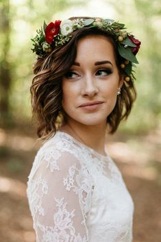 Cute Short Hairstyles for Beautiful Brides picture 4 Hairstyle Bridesmaid, Short Hair Wedding, Flower Crown Hairstyle, Flowers In Her Hair, Long Brunette, Wedding Hair Inspiration, Short Wedding Hair