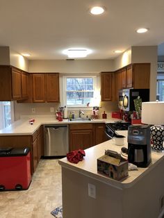 the kitchen is clean and ready to be used for cooking or baking, as well as new appliances