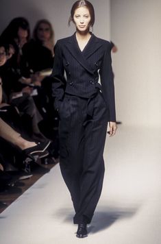 Jil Sander - Fall 1993 RTW 90s Jil Sander, Vintage Jil Sander, Jil Sander 90s Runway, Christy Turlington Runway, Christy Turlington 90s Style, 1993 Runway, Jil Sander Runway, Suit Runway, Jil Sander 90s