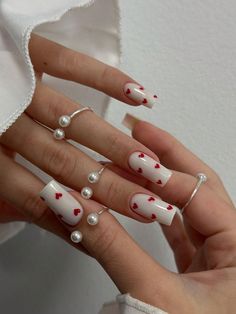 Multicolore  Collar   Geometrico Unghie colorate Embellished Vday Nails Coffin, Milky White And Red Nails, Red Heart Nail Designs, White Nails With Red Heart, Nails Red Ideas, Red Square Nails Design, White Nails With Hearts, Square Nails Red, Winter Nails Square