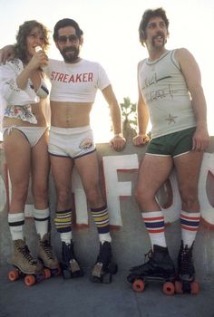 70s Mode, Roller Skating Outfits, Vintage Foto's, 70s Men, Old School Fashion, Roller Disco, Roller Skaters, Fashion 80s