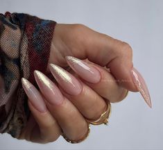 Stiletto Nails Fall Colors, Nude And Gold Nail Designs, Goddess Nails Designs, Snow Outfit Ideas, Fall Manicure Ideas, Snow Outfits, Pretty Nail Colors, Milky Nails, Fall Manicure