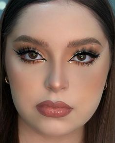 Gold And Silver Makeup, Makeup Ojos, Eye Makeup Images, Wedding Guest Makeup, Going Out Makeup, Rhinestone Makeup, Asian Eye Makeup