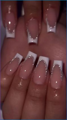 The latest nail style trend to hit Instagram is a creative way to celebrate the season. Users are uploading images of nails painted to look like the knit sweaters that are perfect for this time of the year.  .. Bijoux Piercing Septum, Birthday Nail Designs, Graduation Nails, Square Nail Designs, Green Nail Designs, Short Acrylic Nails Designs, Halloween Nail Designs, Homecoming Nails