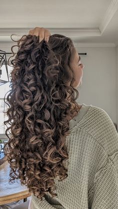 curly hair inspo Curly Hair Inspo, Curled Hair, Colored Curly Hair, Hairdos For Curly Hair, Hair Stuff, Hair Routines, Curly Hairstyles, Clean Girl, Curled Hairstyles