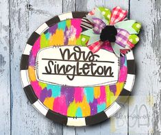 a paper plate with the words mr and mrs singleton on it, painted in bright colors