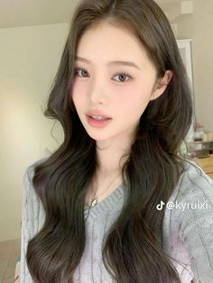 Filipino Makeup, Brown Hair Inspiration, Asian Makeup Looks, Soft Makeup Looks, Ethereal Makeup, Ribbon Hairstyle, Asian Eye Makeup, Glowing Makeup, Asian Makeup