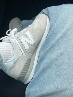 New Bounds Shoes, 547 New Balance, Grey Nee Balance, Custom Shoes Diy, Pretty Shoes Sneakers, New Balance 574, Hype Shoes, Shoe Inspo, Everyday Shoes