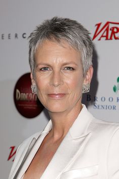 Jamie Lee Curtis attends Leeza Gibbons' Dare2Care Pre-Oscar Cocktail Party at BOA Steakhouse on February 24, 2011 in West Hollywood, California. Jamie Lee Curtis Haircut, Short Hair With Glasses, Short Hair Styles Wedding, Shorter Hair Cuts, Hair With Glasses, Classic Pixie Haircut, Short Pixie Styles