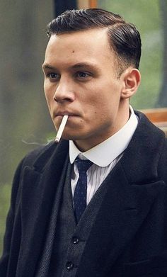 Peaky Blinders Hairstyle, Michael Peaky Blinders, Peaky Blinders Hair, Non Binary Haircuts, Michael Gray, Finn Cole, Side Part Haircut, Peaky Blinders Characters