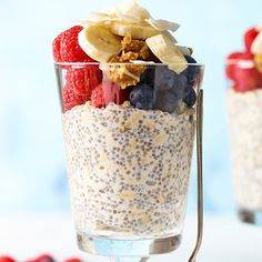 an oatmeal in a glass with fruit on top