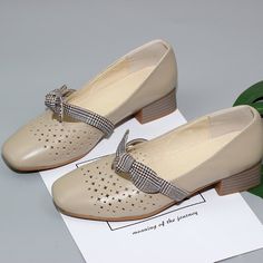 More Shoes,Please click: https://www.etsy.com/shop/mosshe FEATURES: 【Color】: the pictures show two colors: khaki and dark coffee. It also can be customized to other various colors, if you want to custom colors,please contact us. 【Material】: *Upper material: top grain cow leather.a great enjoyment of quality, softness, durability and nature *Sole material: default sole is made of Tendon bottom-----skid resistance and wear resistant 【About Size】: *Height of the Heel: defult height is 3cm heel. Tru Spring Beige Leather Shoes With Flat Heel, Beige Closed Toe Leather Shoes For Spring, Spring Beige Closed Toe Leather Shoes, Beige Flat Leather Shoes For Summer, Beige Flat Leather Shoes For Spring, Spring Beige Flat Leather Shoes, Beige Slip-on Leather Shoes For Spring, Beige Slip-on Leather Shoes For Summer, Beige Leather Shoes For Spring