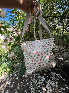 Cath Kidston Floral Tote Bag Vintage Style Handbag With Flower Print. - Etsy Ukraine Retro Cottage, Floral Tote Bag, Floral Cross, Cath Kidston, Bag Vintage, Cross Body Bag, Cottage Core, Flower Print, Body Bag