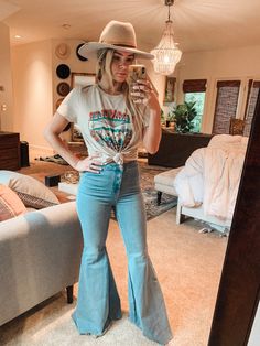 Fun Date Night Outfits Summer, Bellbottom Pants Outfits Western, Tennessee Style Outfits, Retro Concert Outfit, Bellbottom Jean Outfits, Bellbottom Pants Outfits, Cute Country Girl Outfits, Casual Rodeo Outfits For Women, Boho Cowgirl Style Western Chic